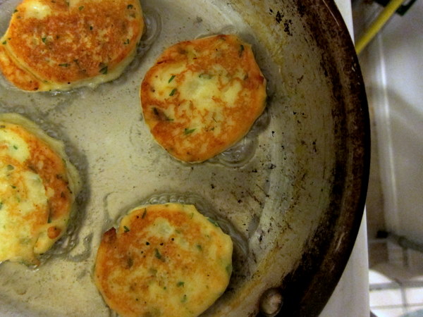 Potato_cakes_frying