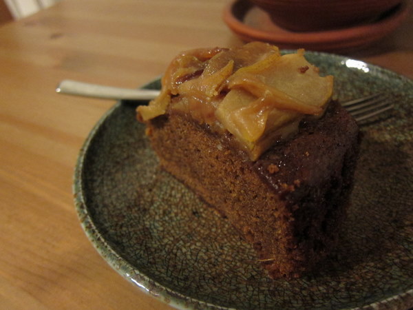 Slice_ginger_cake