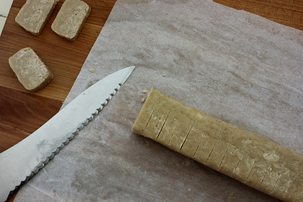 Slicing_shortbread