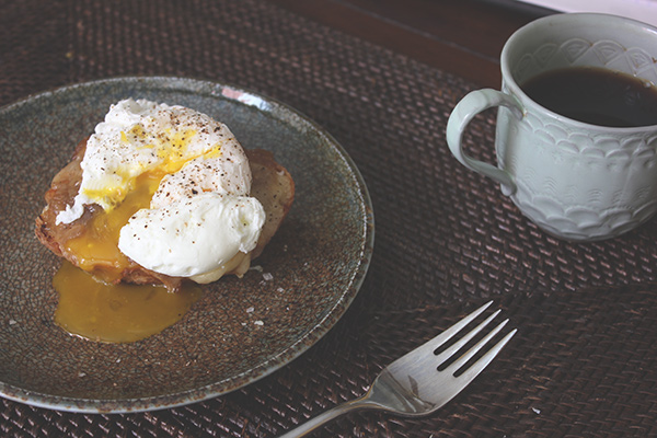 Egg_caramelizedonion_toast