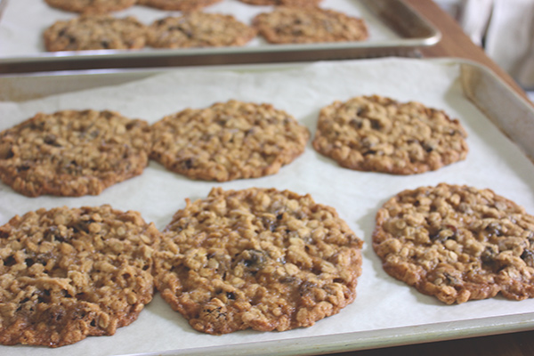 Oatmeal_raisin_cookies