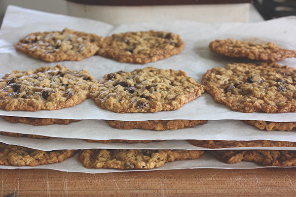 Oatmeal_raisin_cookies3